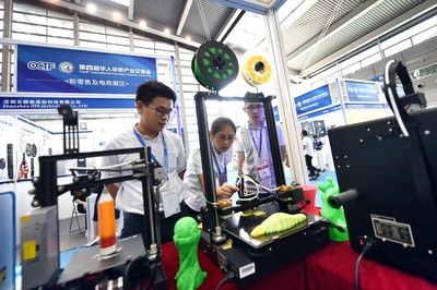 第四届华人华侨产业交易会盛大启幕 新材料技术推广服务成焦点